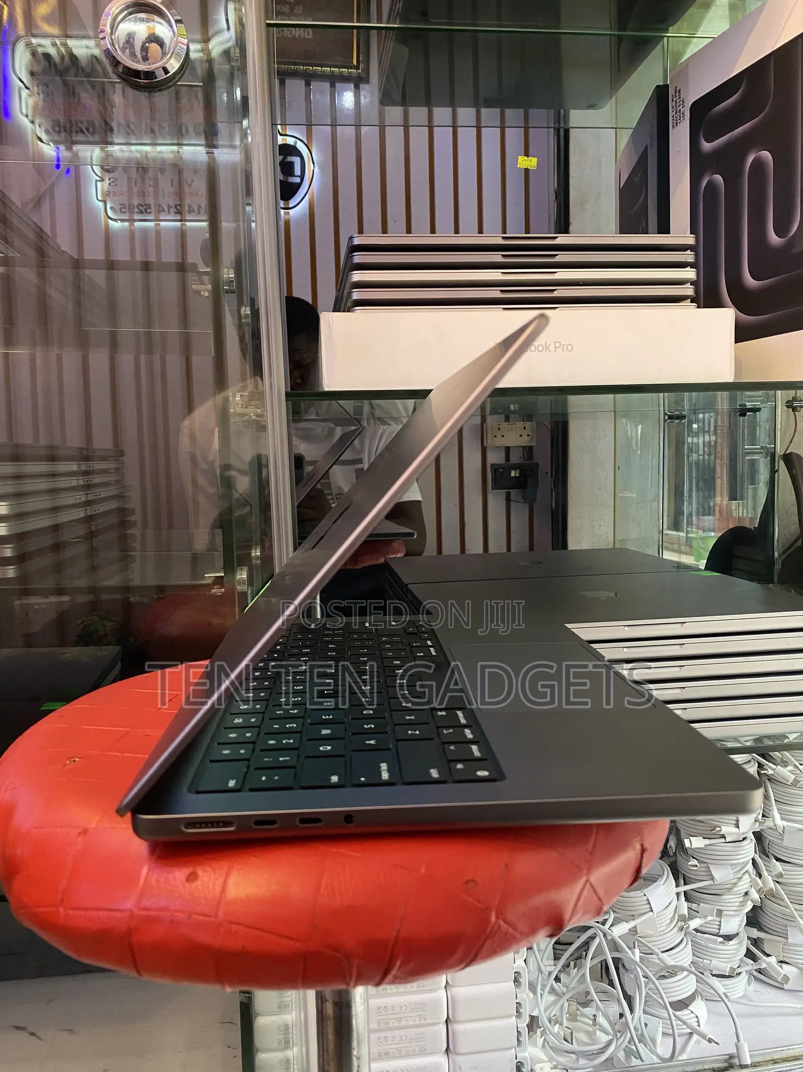 Laptop Apple MacBook Pro 2021 M1 16GB Apple M1 Pro SSD 512GB