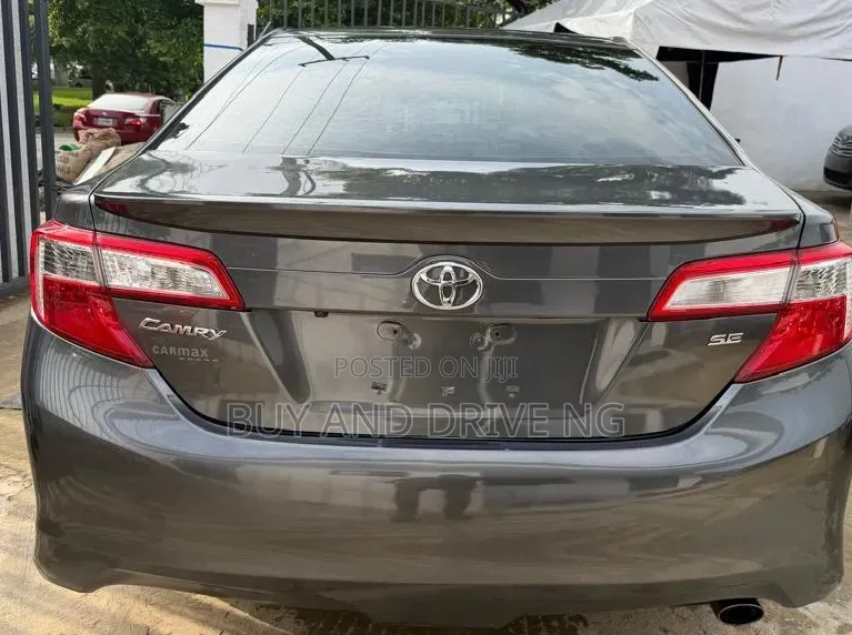Toyota Camry SE Sport 4dr Sedan (2.5L 4cyl 6A) 2014 Gray