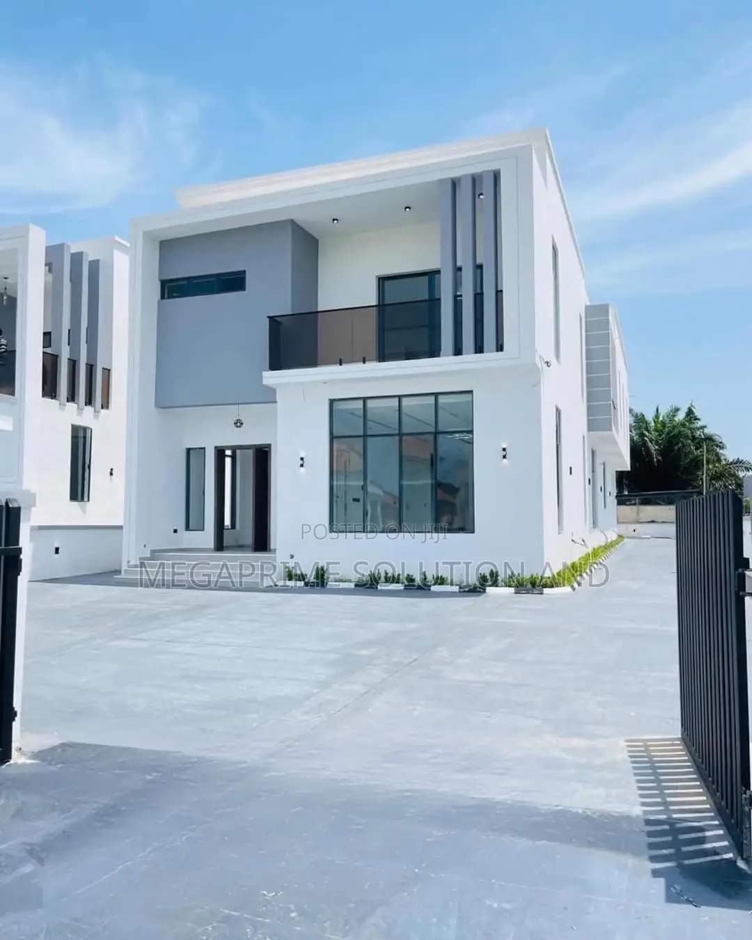 5bdrm Duplex in Off Lekki-Epe Expressway for sale