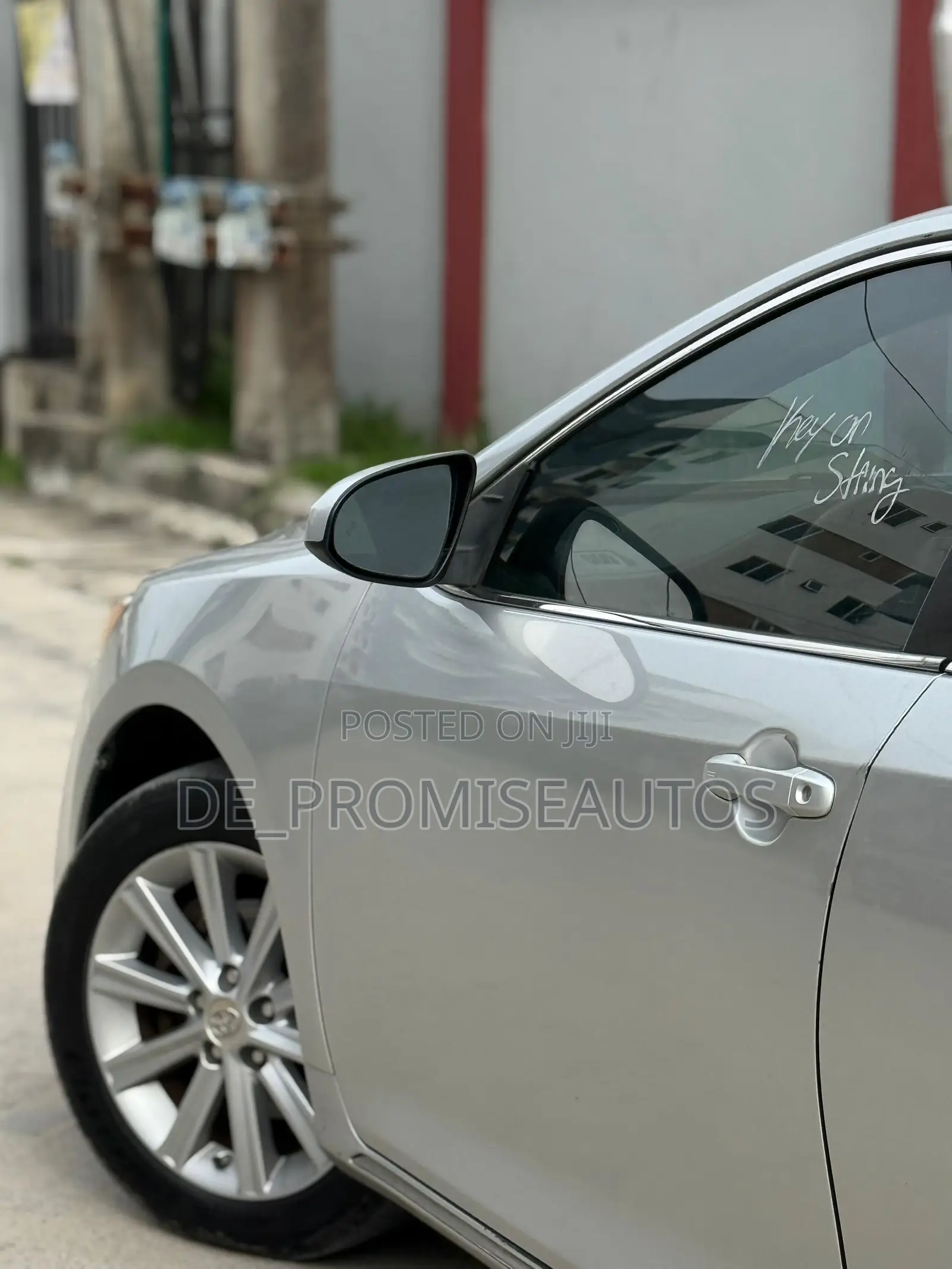 Toyota Camry XLE V6 4dr Sedan (3.5L 6cyl 6A) 2013 Silver
