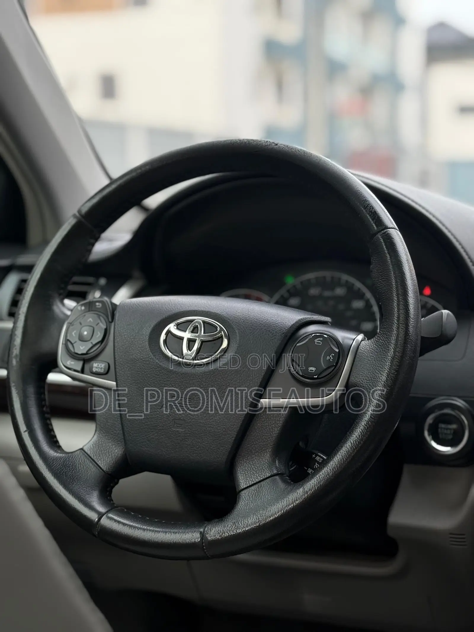 Toyota Camry XLE V6 4dr Sedan (3.5L 6cyl 6A) 2013 Silver