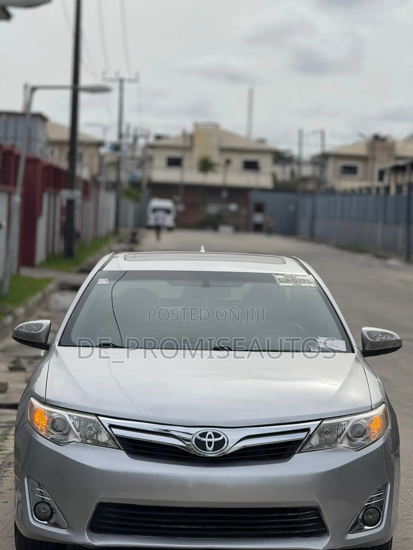 Toyota Camry XLE V6 4dr Sedan (3.5L 6cyl 6A) 2013 Silver