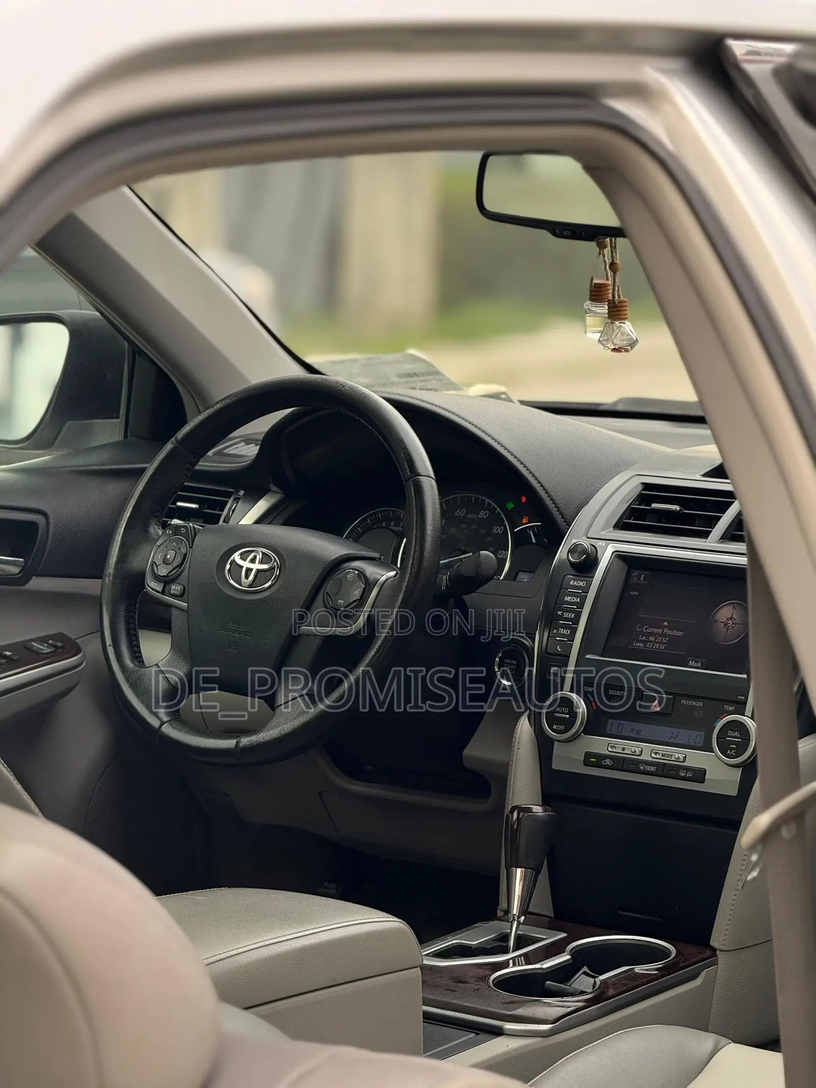 Toyota Camry XLE V6 4dr Sedan (3.5L 6cyl 6A) 2013 Silver
