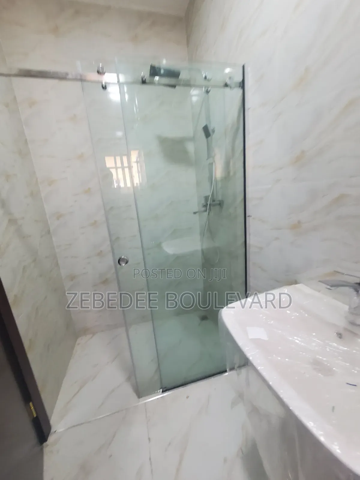 3bdrm Block of Flats in Kaura for rent