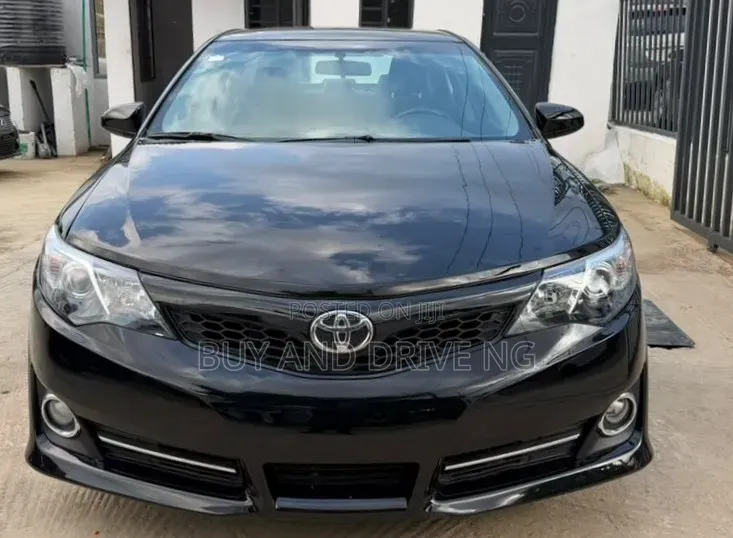 Toyota Camry SE 4dr Sedan (2.5L 4cyl 6A) 2014 Black
