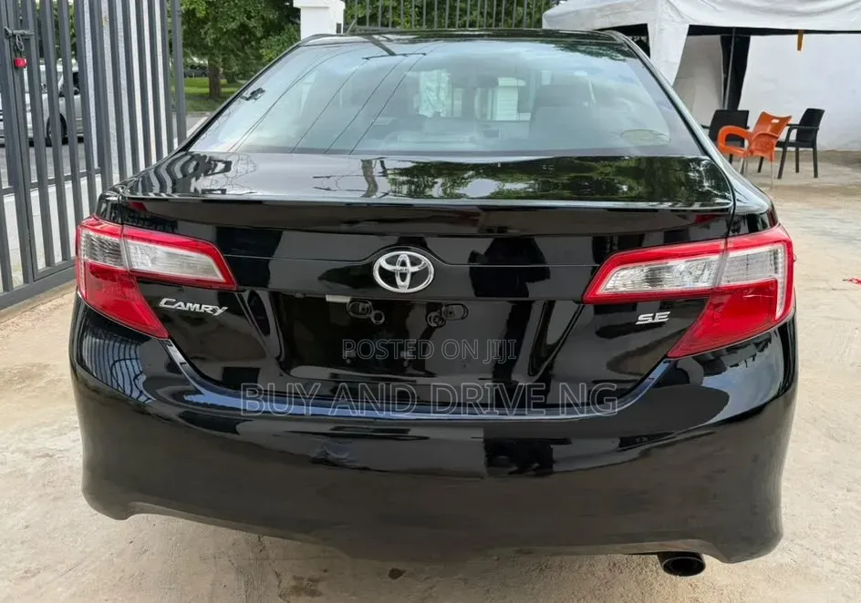 Toyota Camry SE 4dr Sedan (2.5L 4cyl 6A) 2014 Black