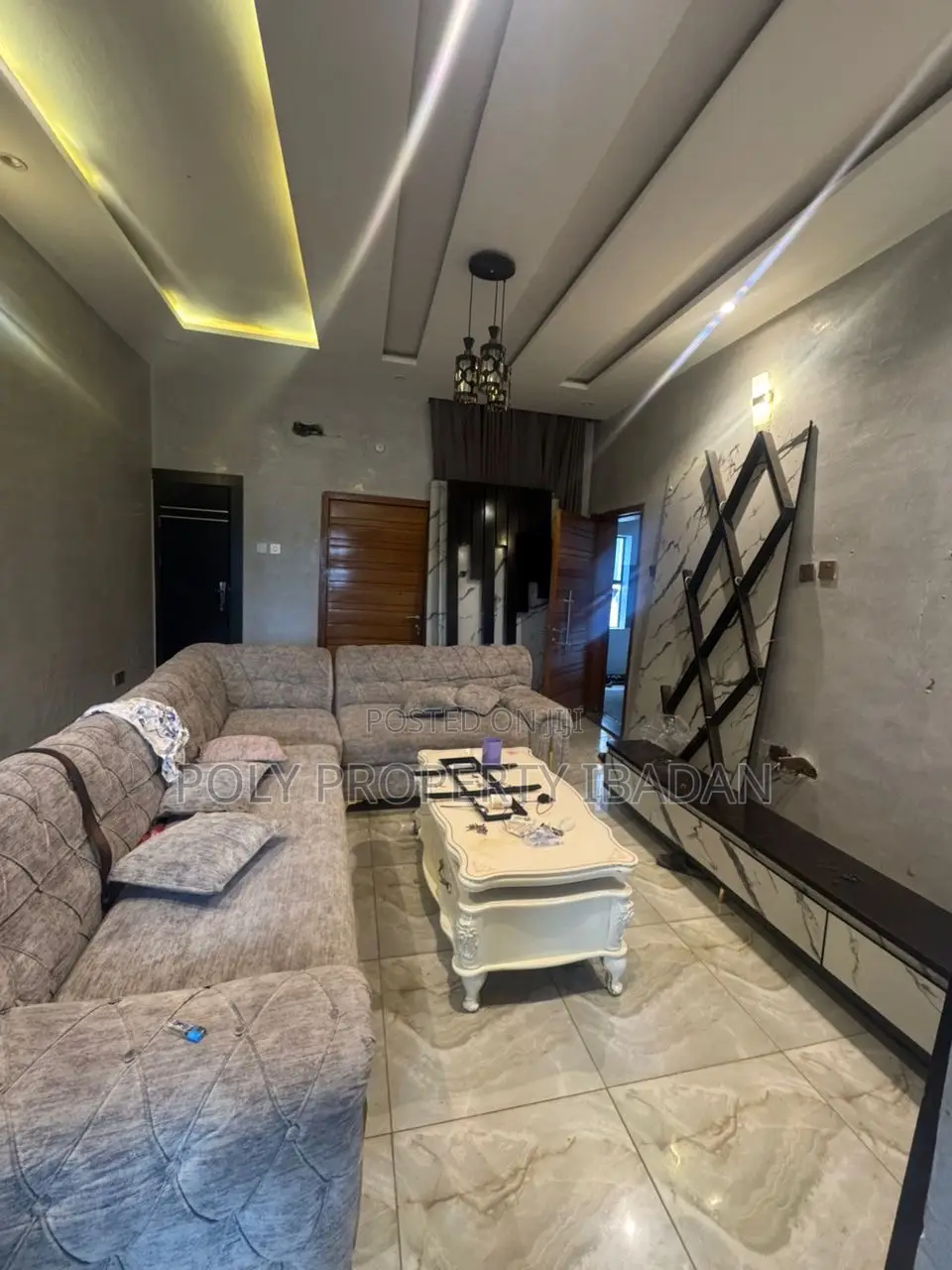 3bdrm Apartment in Olusoji Avenue, Oluyole Estate for rent