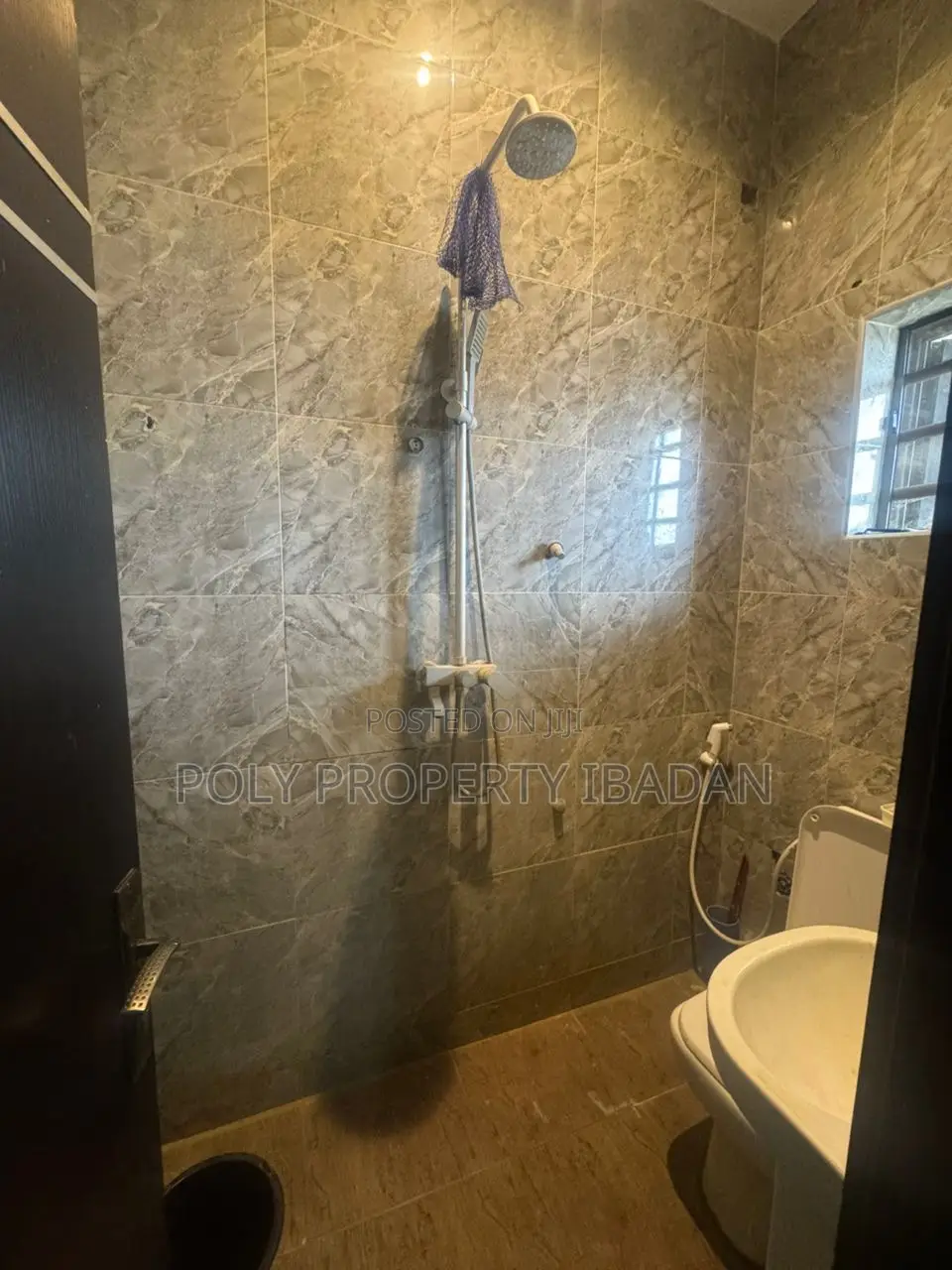 3bdrm Apartment in Olusoji Avenue, Oluyole Estate for rent
