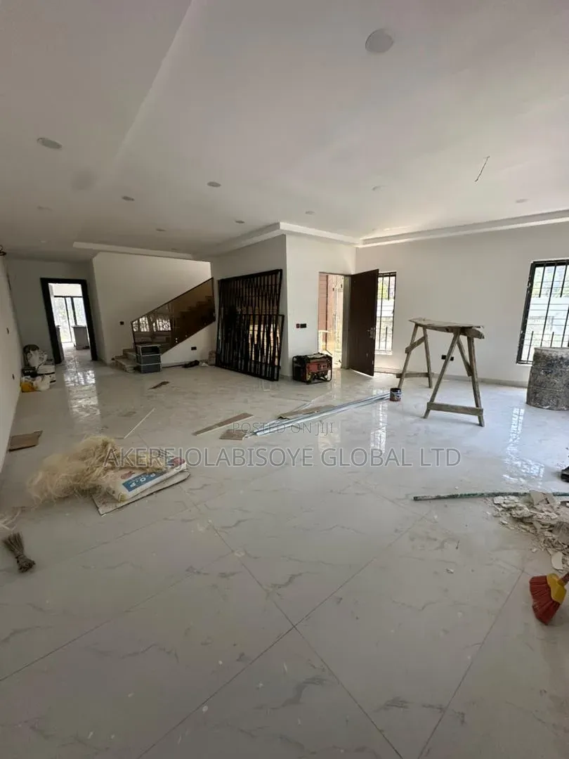 4bdrm Duplex in In An Estate Around for rent