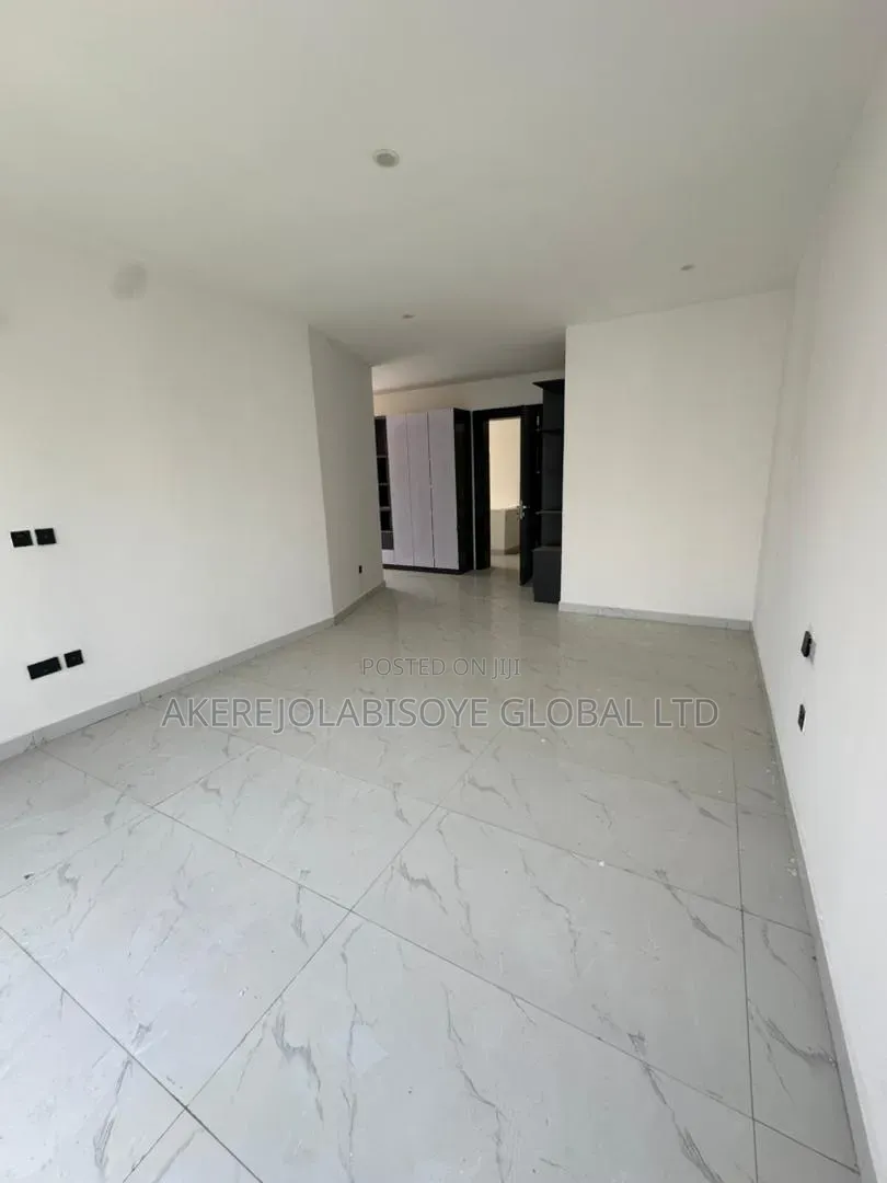 4bdrm Duplex in In An Estate Around for rent