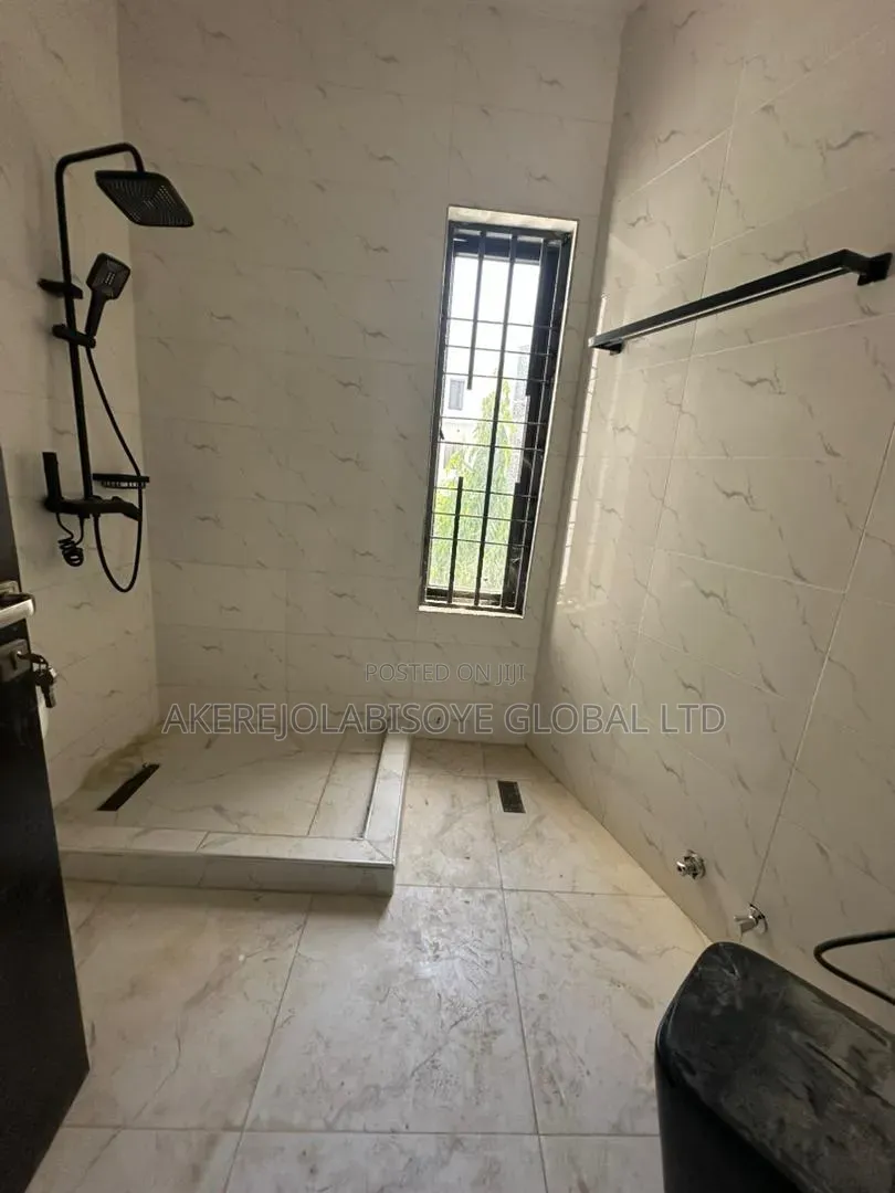 4bdrm Duplex in In An Estate Around for rent