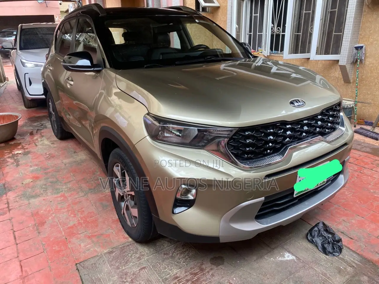 Kia Sonet 1.5 Petrol FWD 2022 Gold