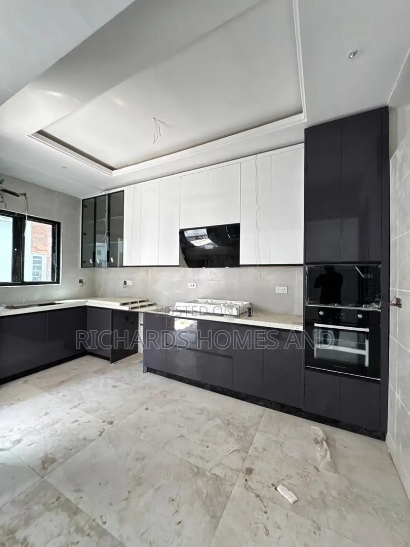 3bdrm Apartment in Allen Avenue for sale