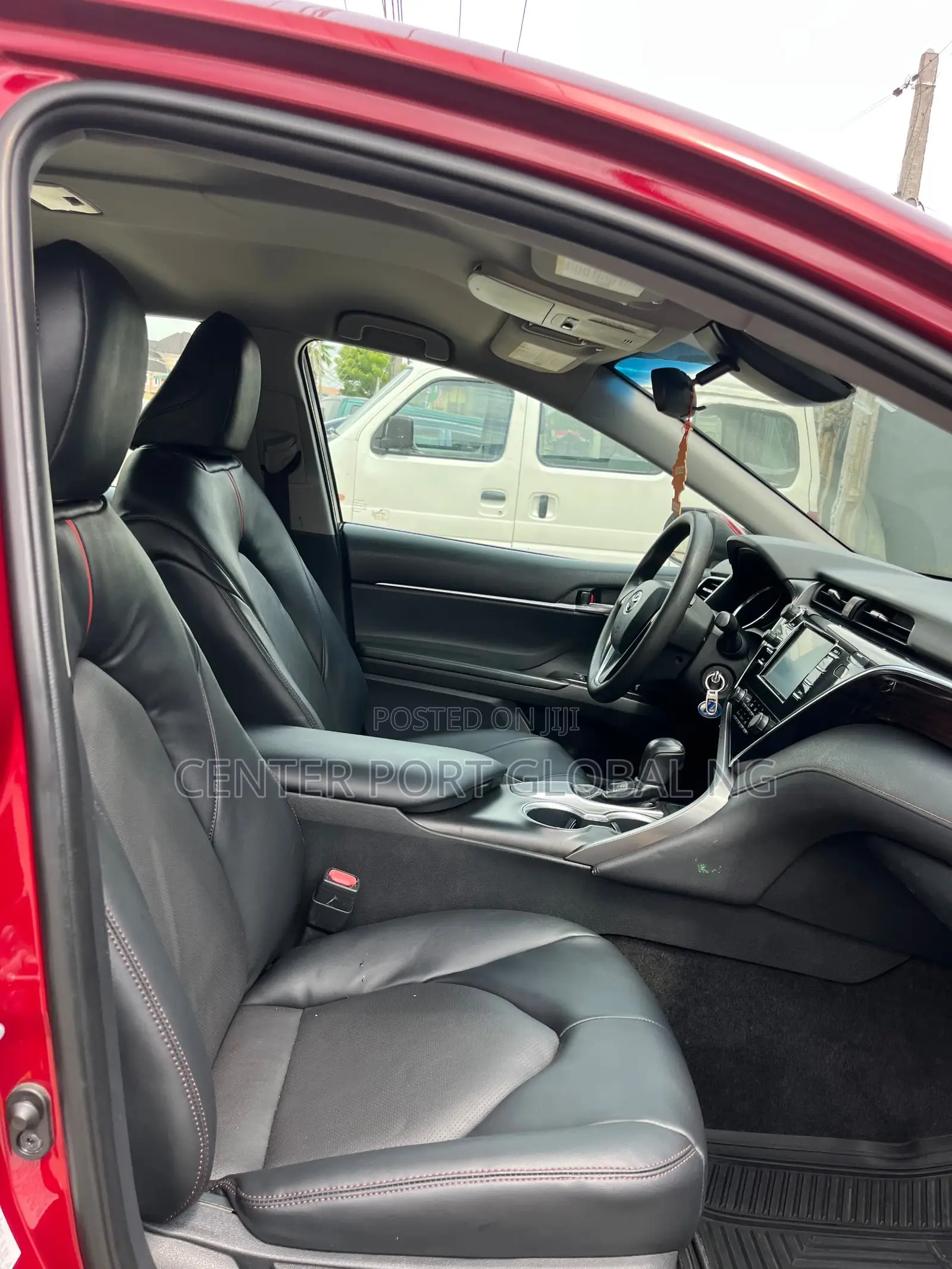 Toyota Camry LE FWD (2.5L 4cyl 8AM) 2018 Red