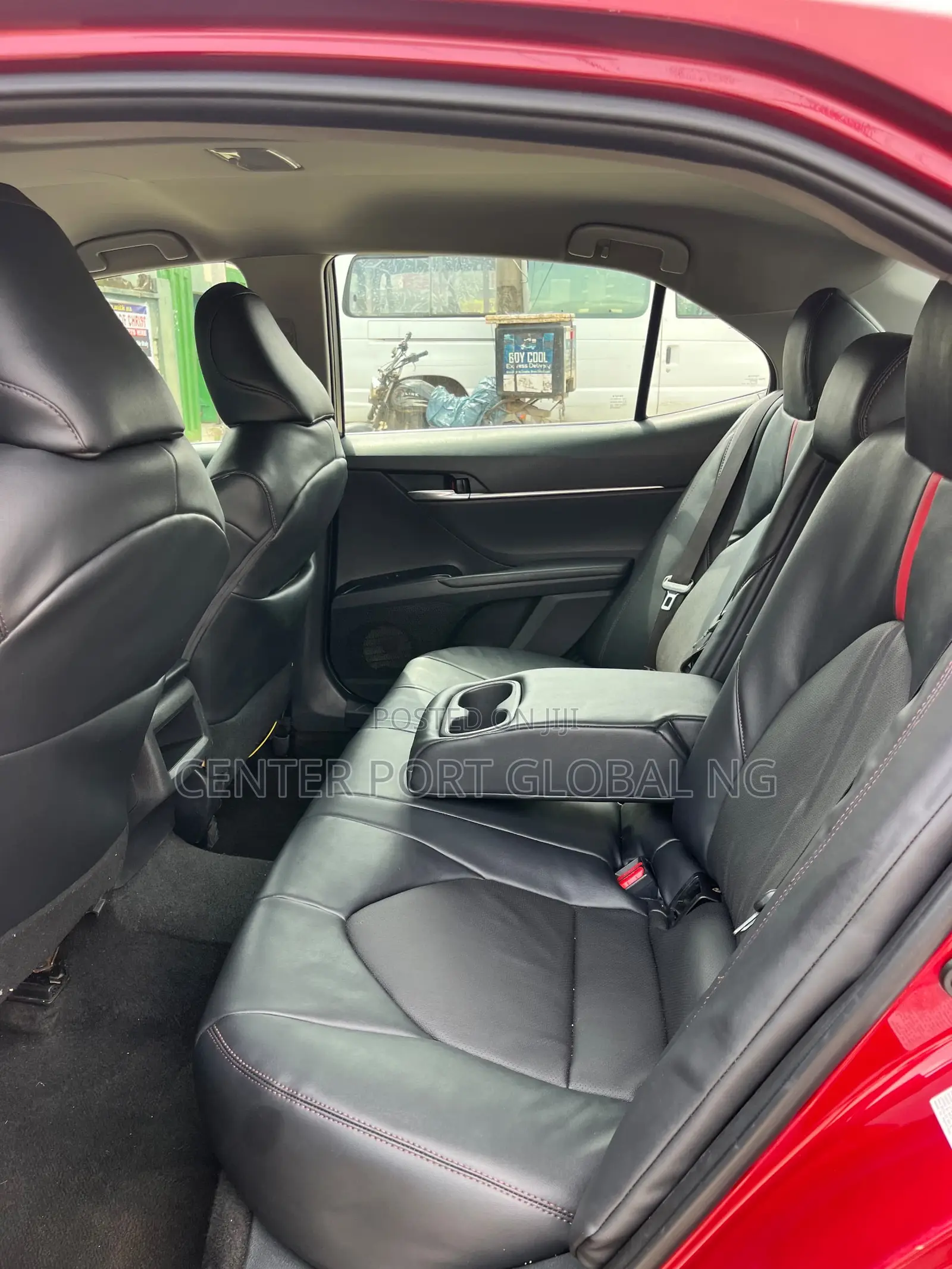 Toyota Camry LE FWD (2.5L 4cyl 8AM) 2018 Red