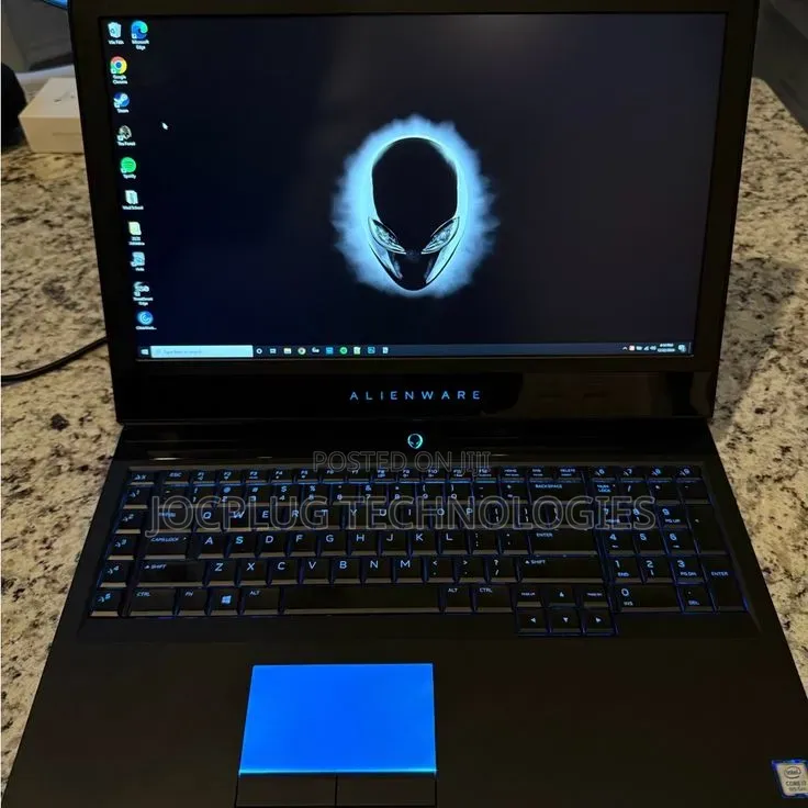 New Laptop Dell Allienware M18 R1 64GB AMD Ryzen 9 SSD 32GB