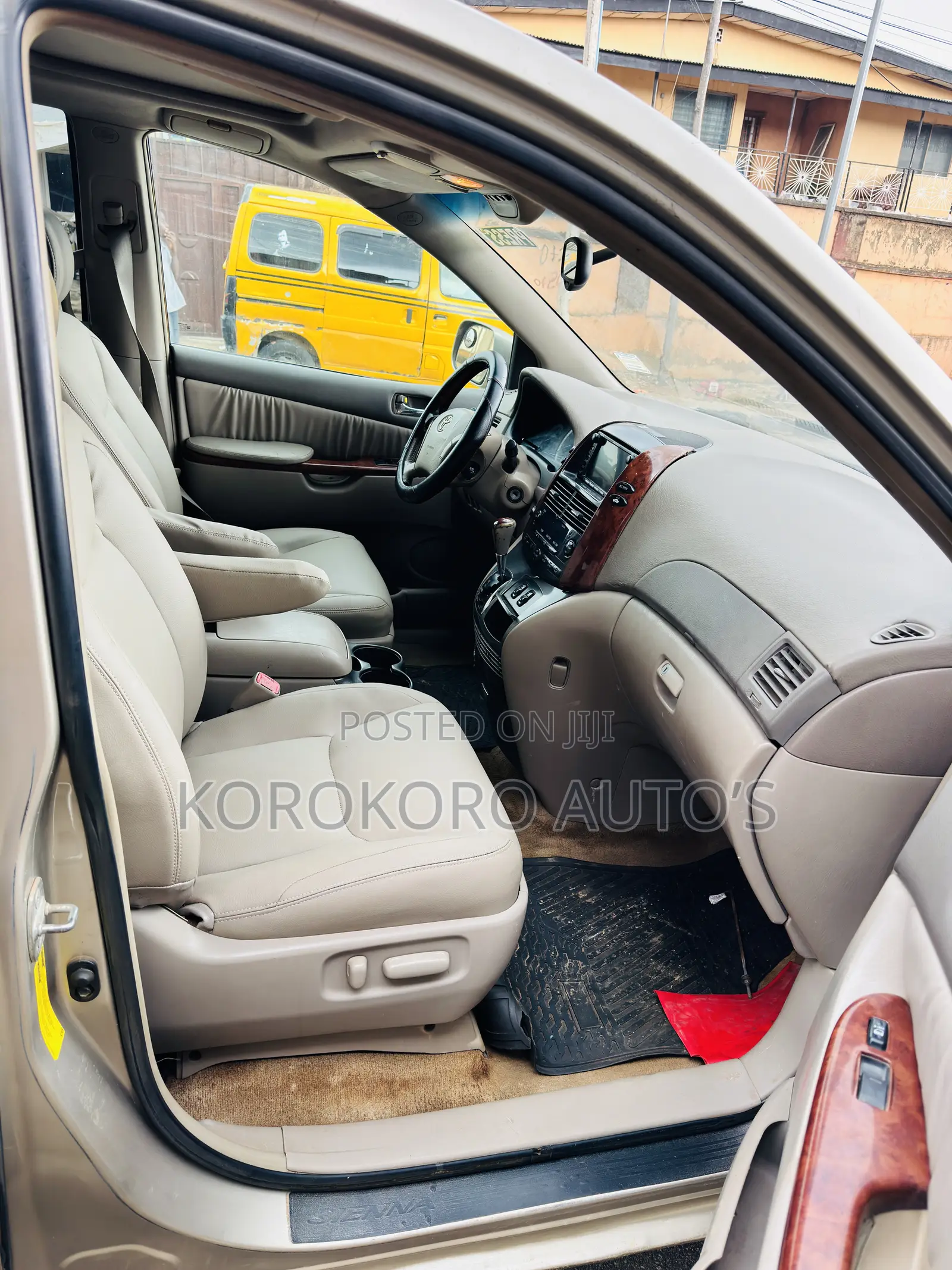 Toyota Sienna XLE Limited AWD 2006 Gold