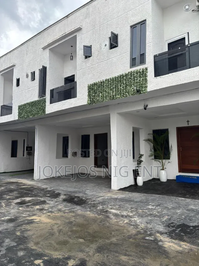 3bdrm Townhouse/Terrace in Atlantic Nominee, Off Lekki-Epe Expressway