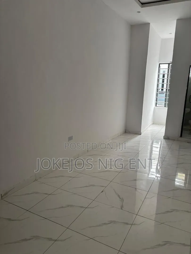 3bdrm Townhouse/Terrace in Atlantic Nominee, Off Lekki-Epe Expressway