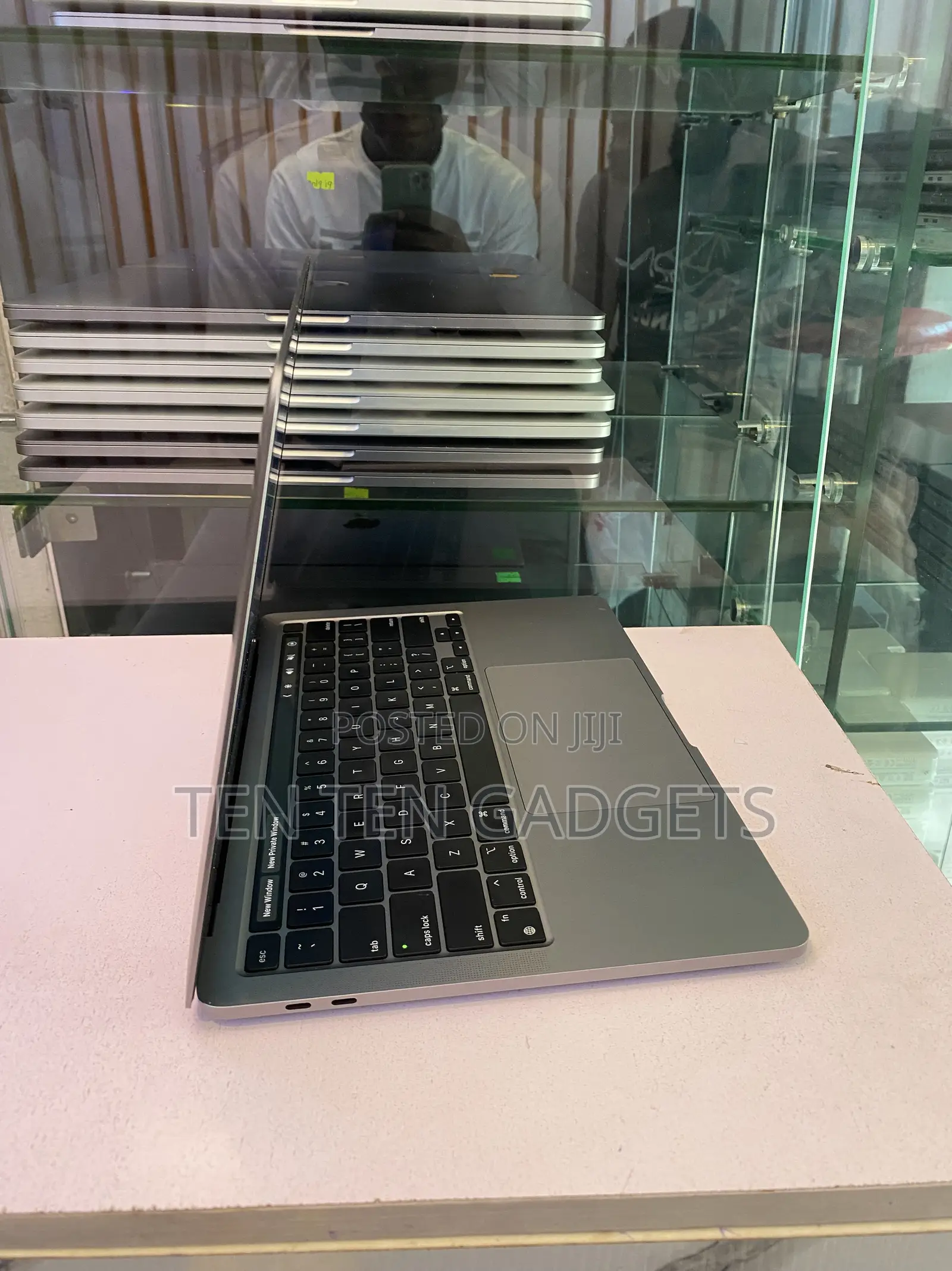 Laptop Apple MacBook Pro 2020 16GB Apple M1 SSD 512GB