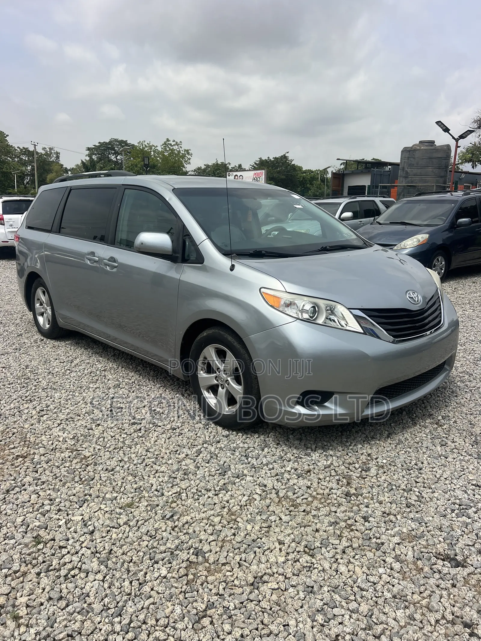 Toyota Sienna LE AWD 7-Passenger 2013 Silver