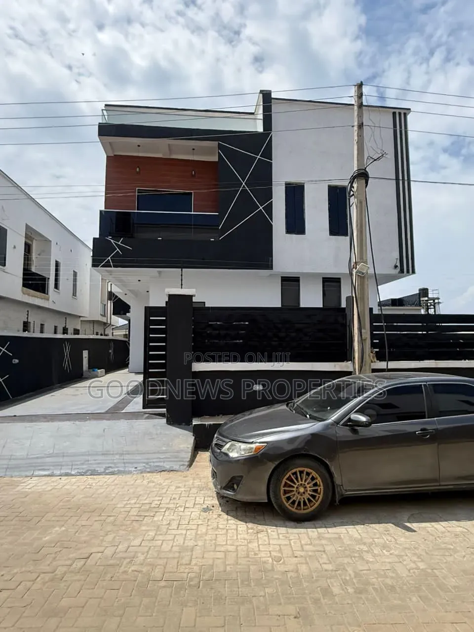 5bdrm Duplex in Orchid Road Lekki, Ikota for sale
