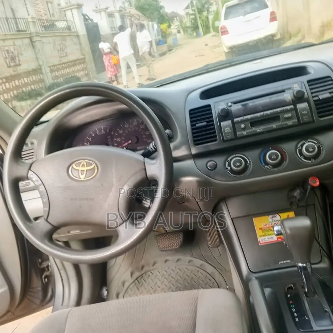 Toyota Camry 2.4 XLE 2005 Gray