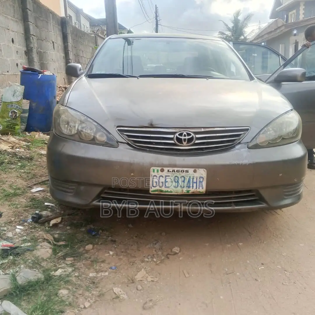 Toyota Camry 2.4 XLE 2005 Gray