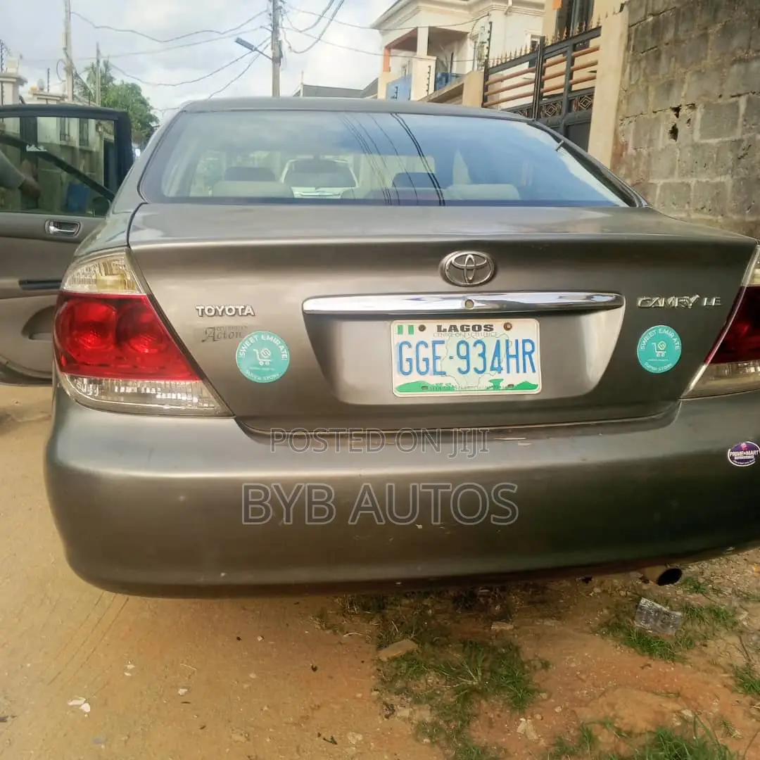 Toyota Camry 2.4 XLE 2005 Gray