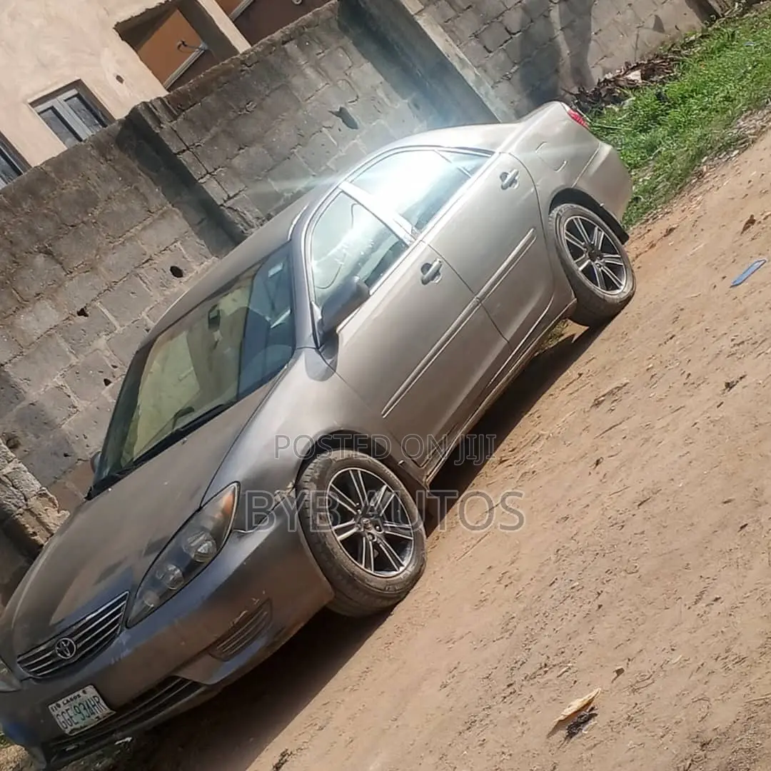 Toyota Camry 2.4 XLE 2005 Gray