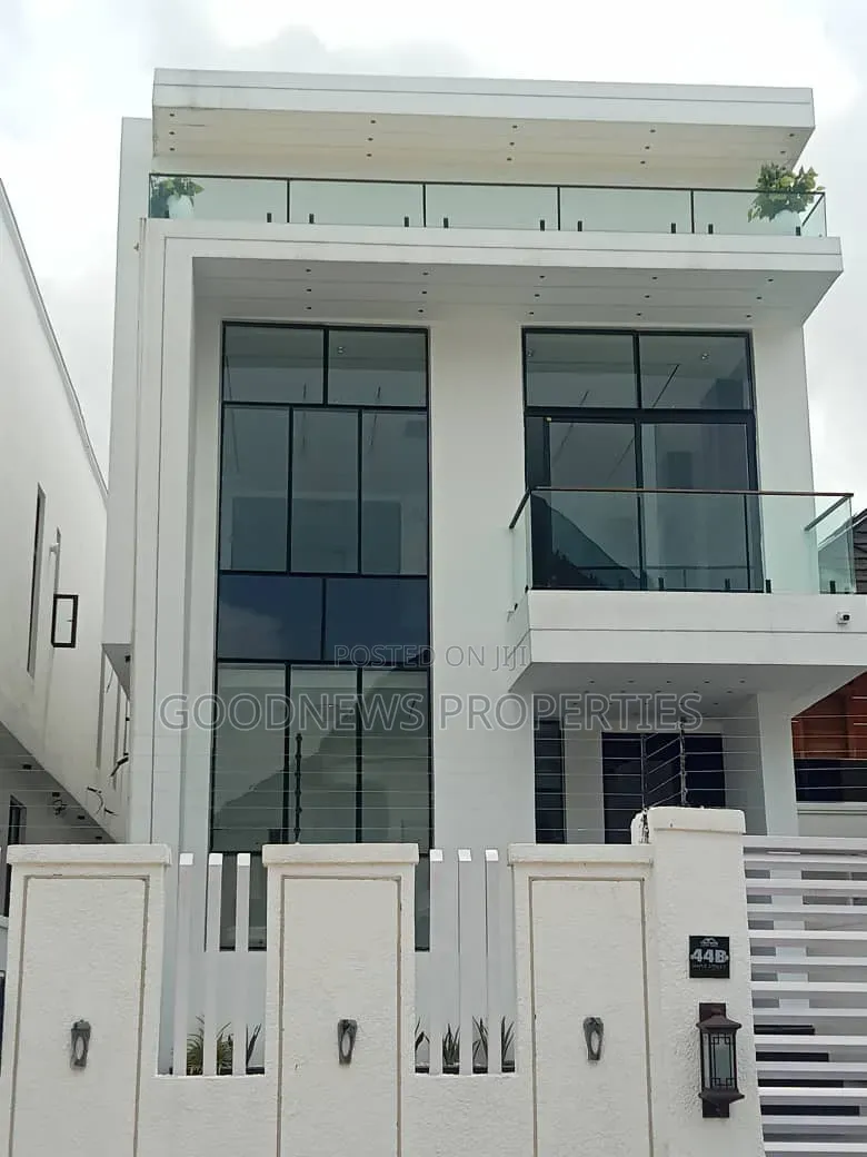 5bdrm Duplex in Olokonla for sale