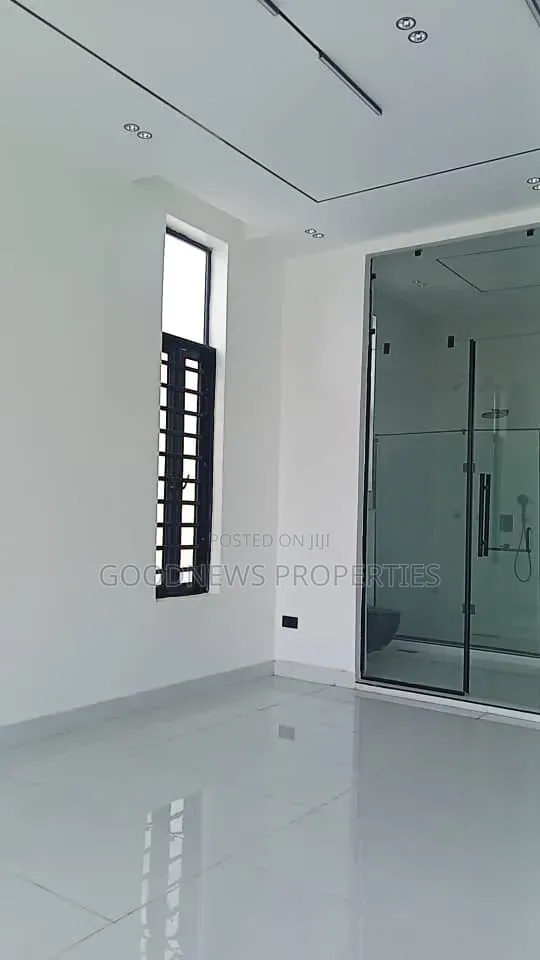 5bdrm Duplex in Olokonla for sale