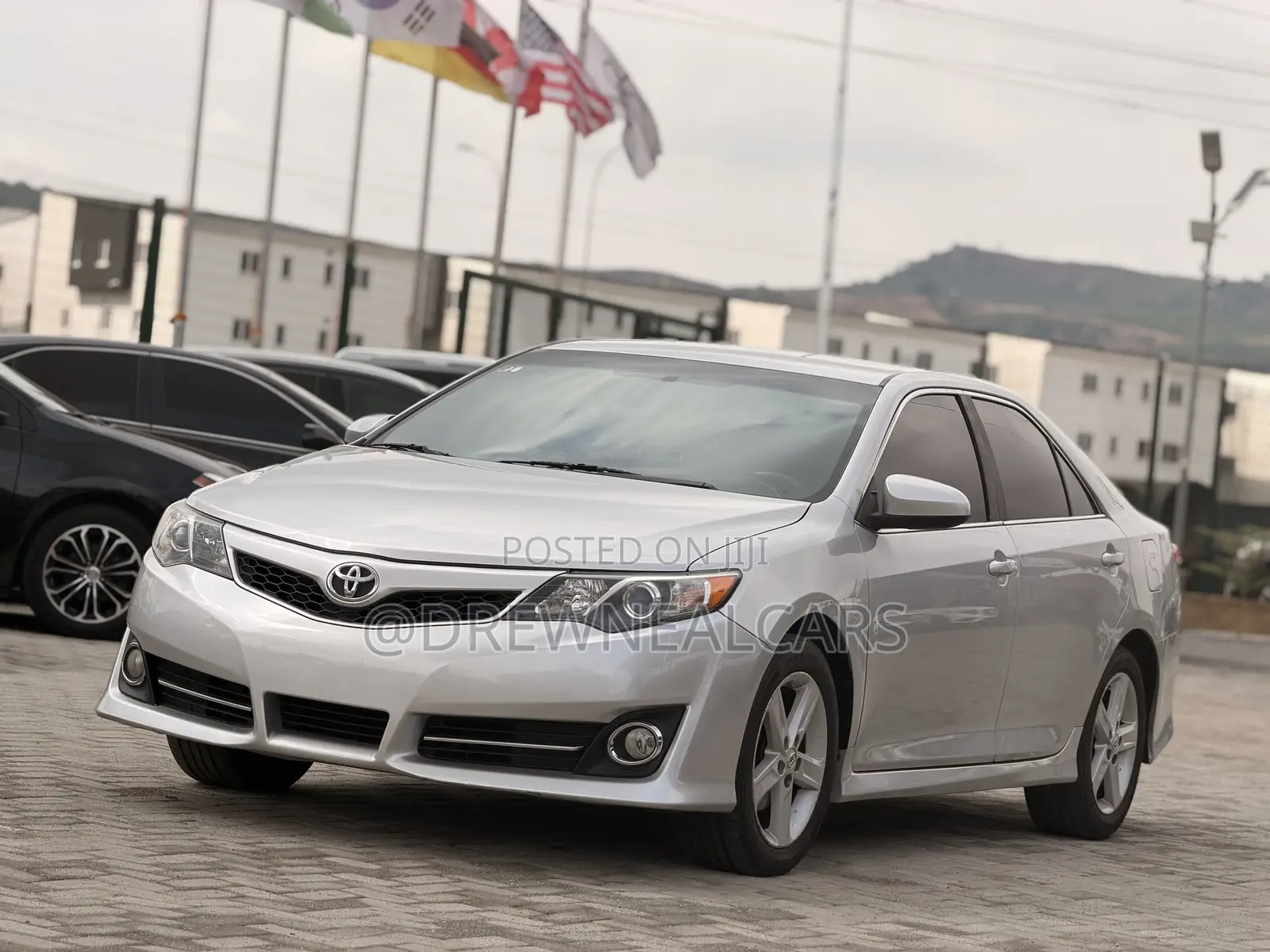 Toyota Camry SE 4dr Sedan (2.5L 4cyl 6A) 2013 Silver