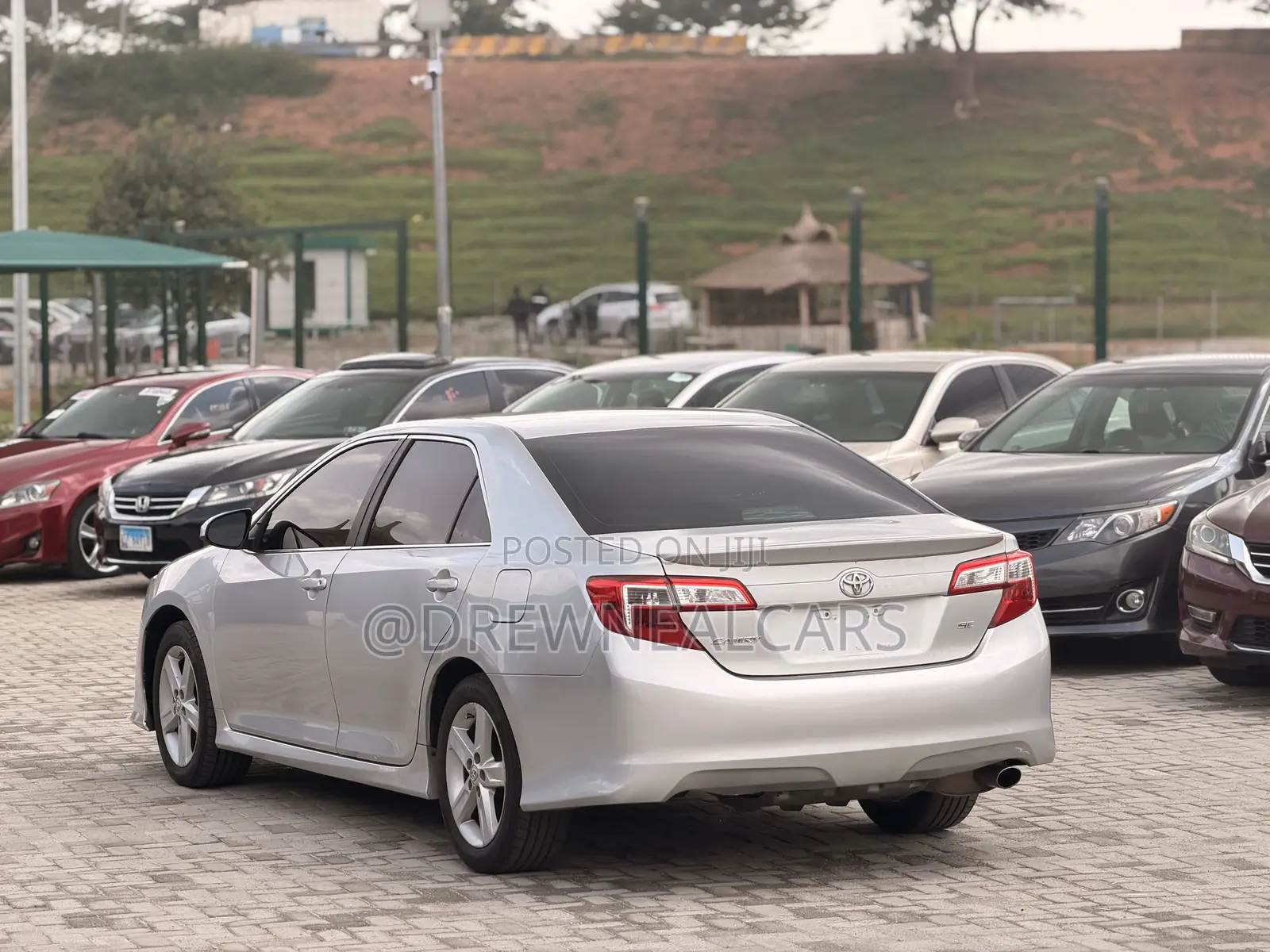 Toyota Camry SE 4dr Sedan (2.5L 4cyl 6A) 2013 Silver