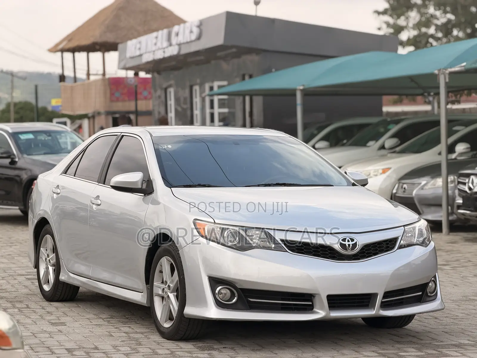 Toyota Camry SE 4dr Sedan (2.5L 4cyl 6A) 2013 Silver