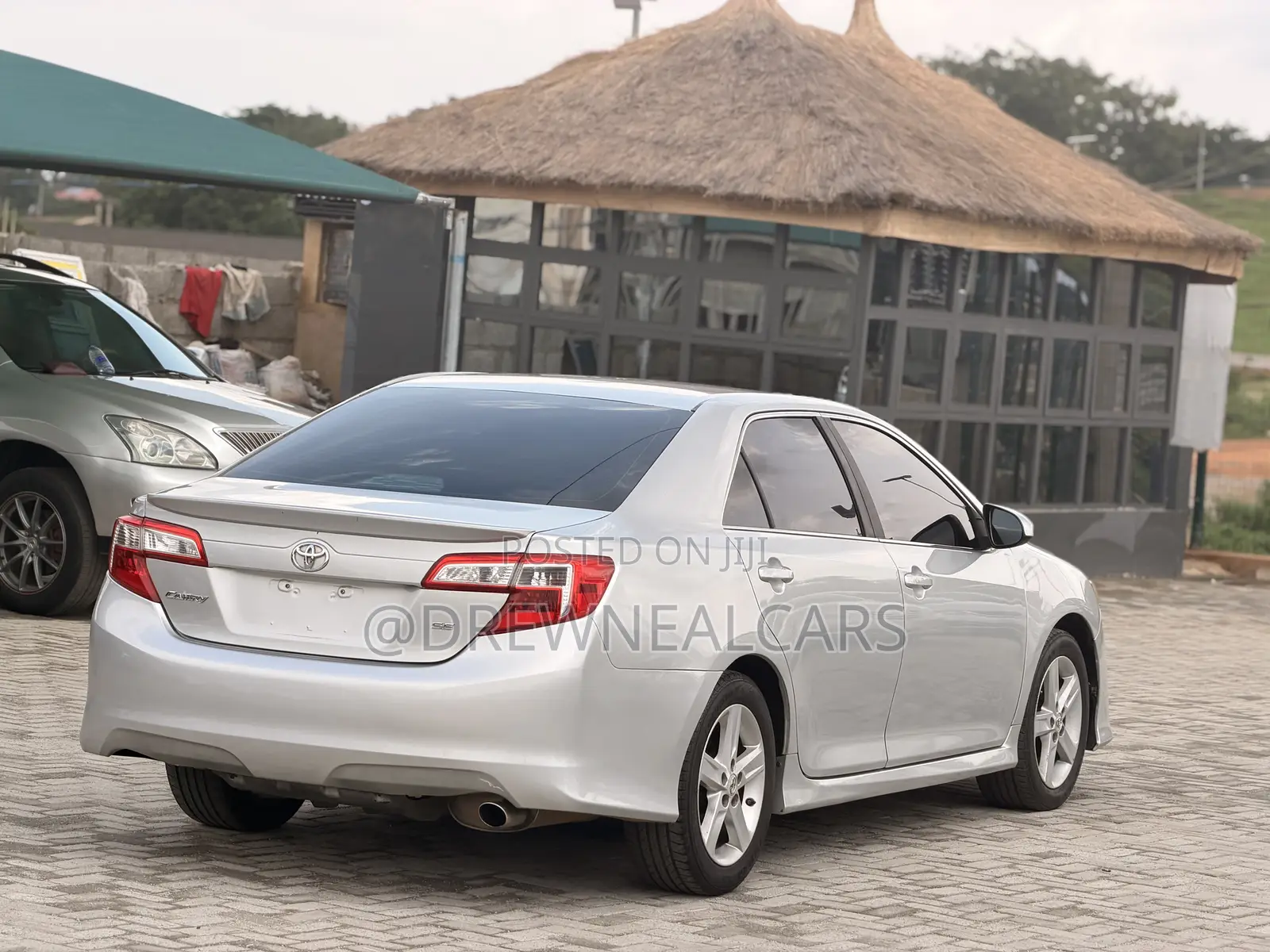 Toyota Camry SE 4dr Sedan (2.5L 4cyl 6A) 2013 Silver