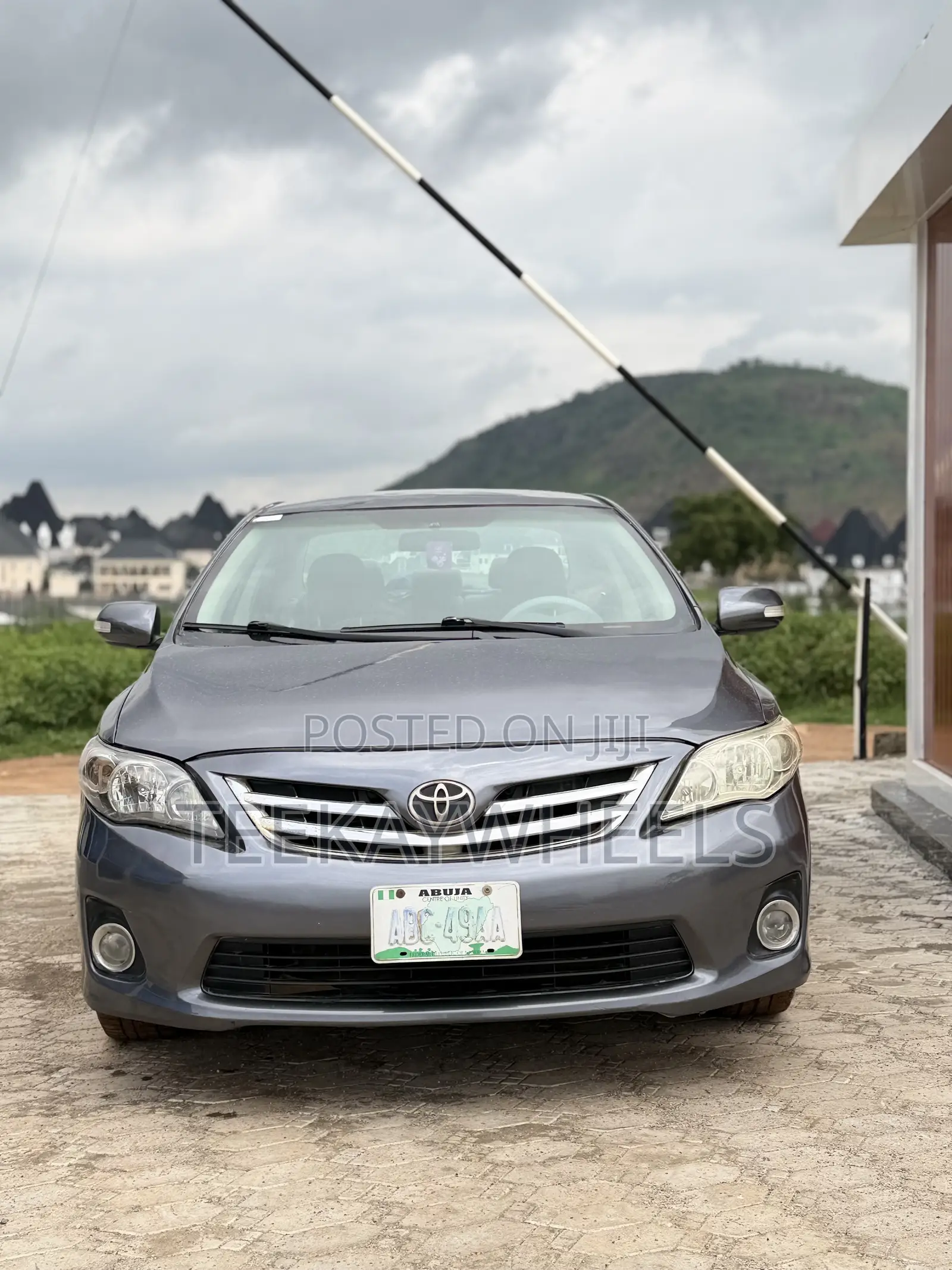 Toyota Corolla Base 4dr Sedan (1.8L 4cyl 5M) 2010 Gray