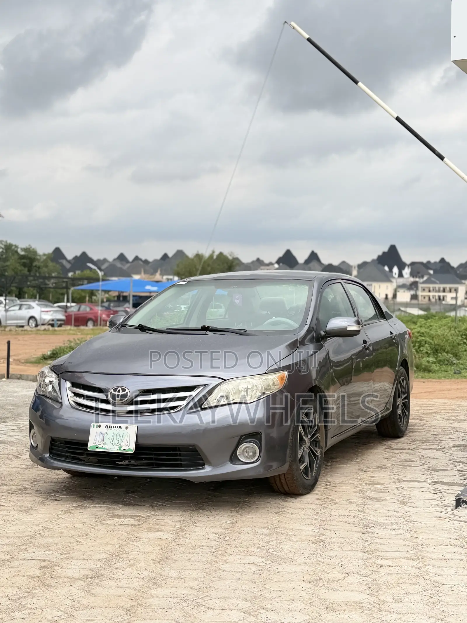 Toyota Corolla Base 4dr Sedan (1.8L 4cyl 5M) 2010 Gray