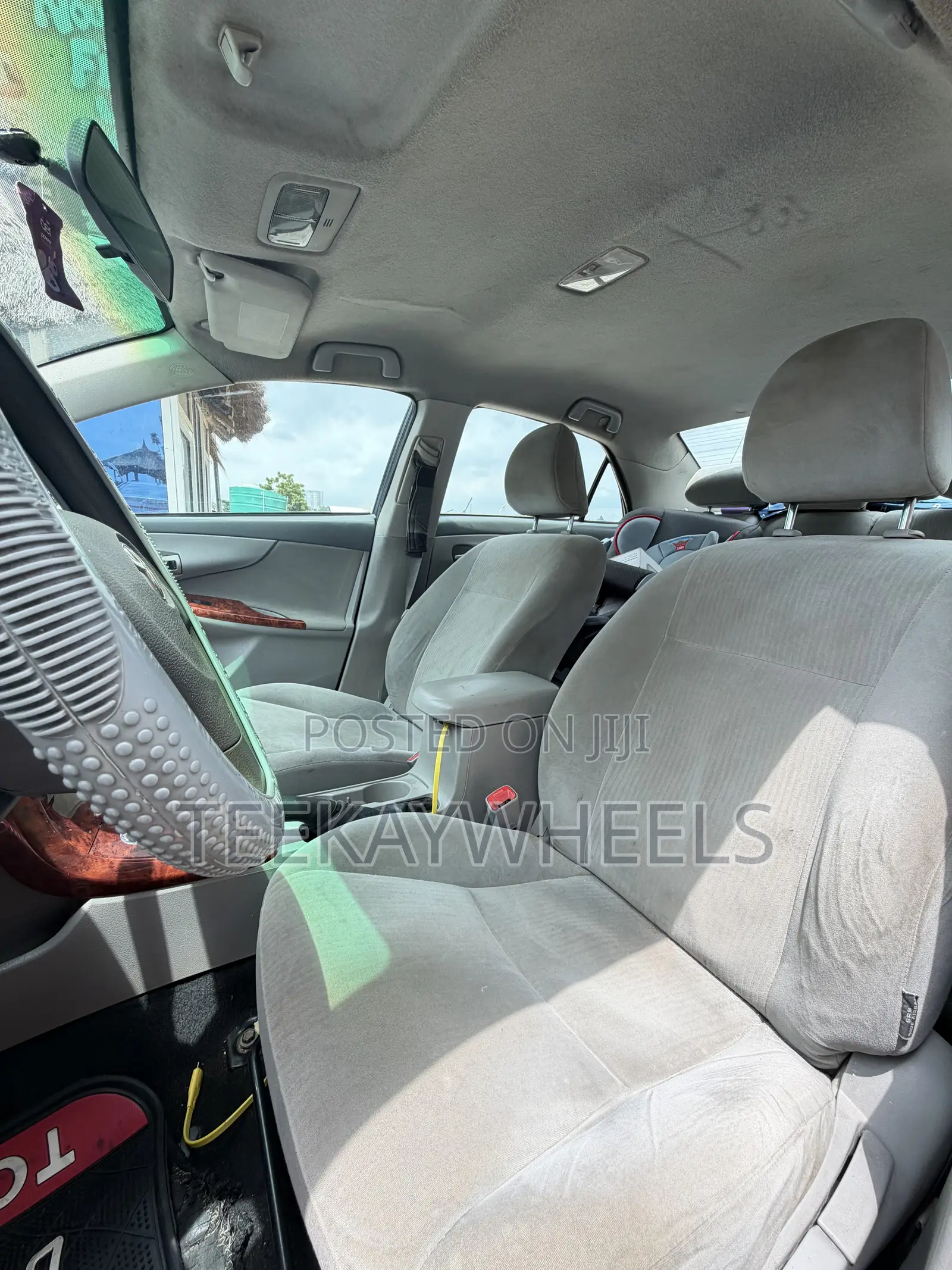 Toyota Corolla Base 4dr Sedan (1.8L 4cyl 5M) 2010 Gray
