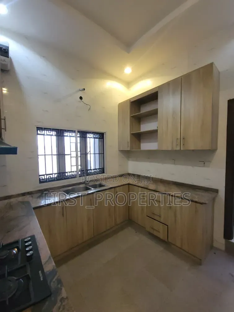 3bdrm Duplex in Kolapo Ishola Gra, Ibadan for rent