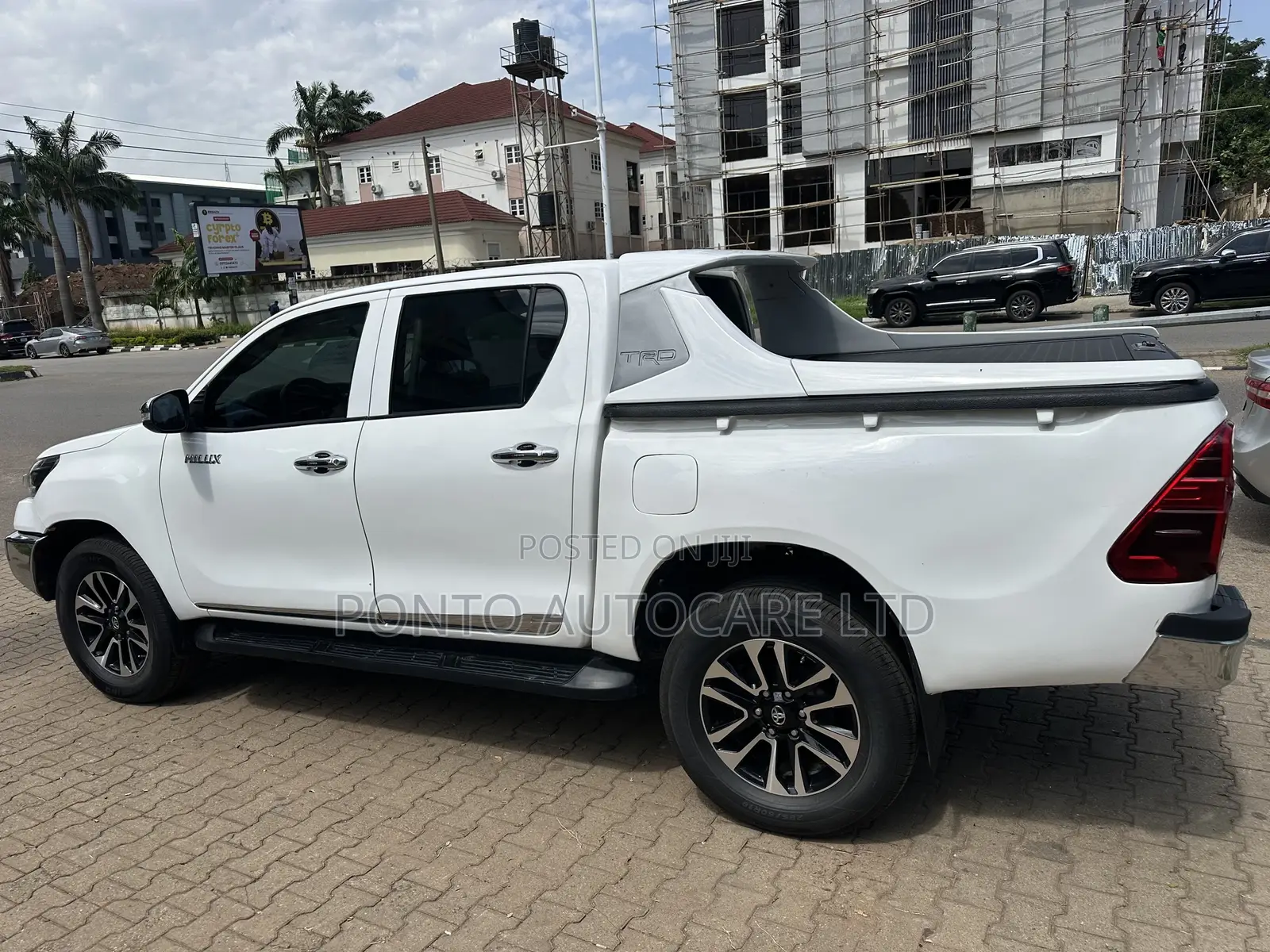 Toyota Hilux SR 4x4 2017 Off white