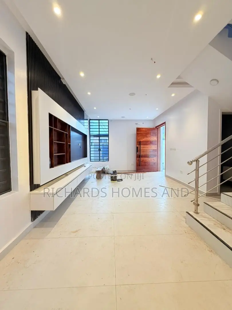 4bdrm Duplex in Adeniyi Jones for sale