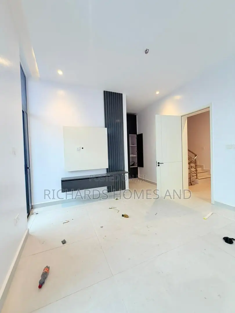 4bdrm Duplex in Adeniyi Jones for sale