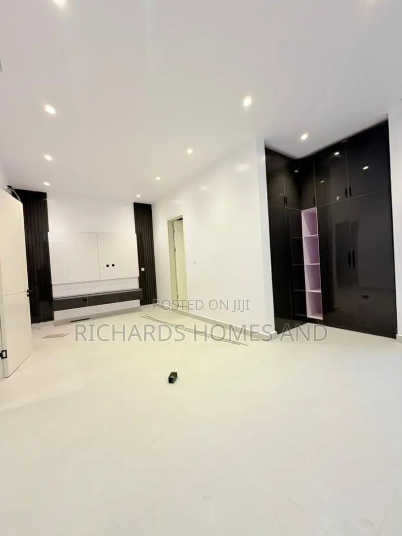 4bdrm Duplex in Adeniyi Jones for sale