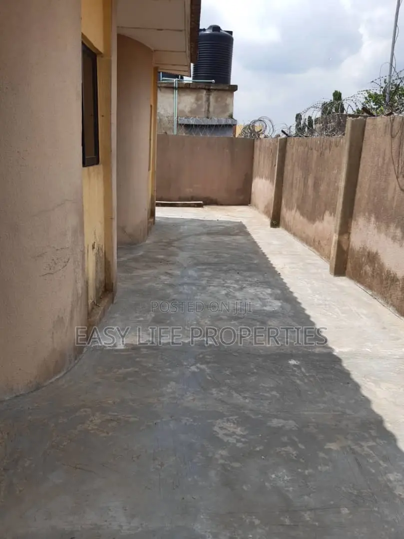 3bdrm Block of Flats in Owode Housing, Apata for sale