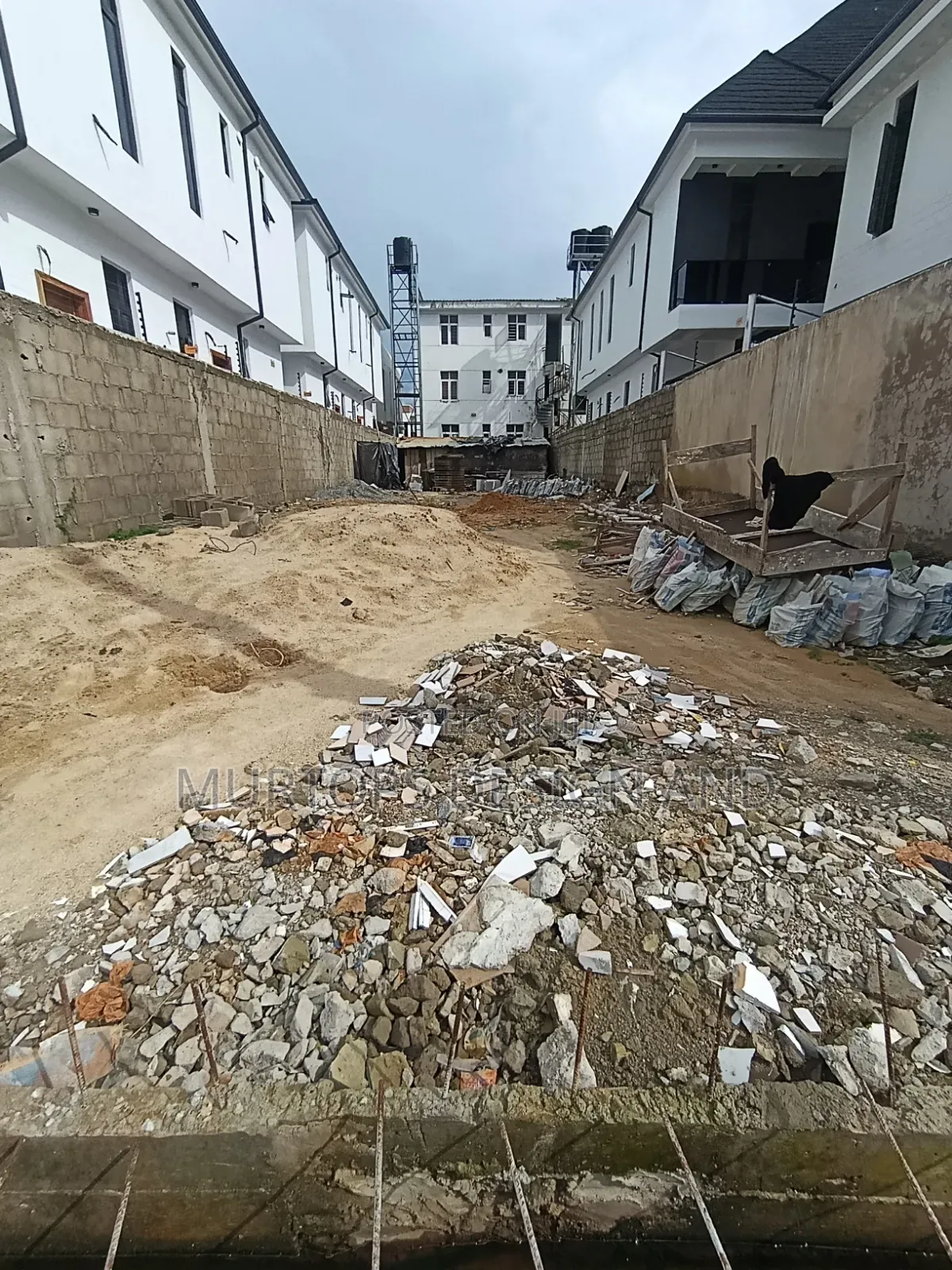 A 400sqm Table Dry Land With Governor Concent