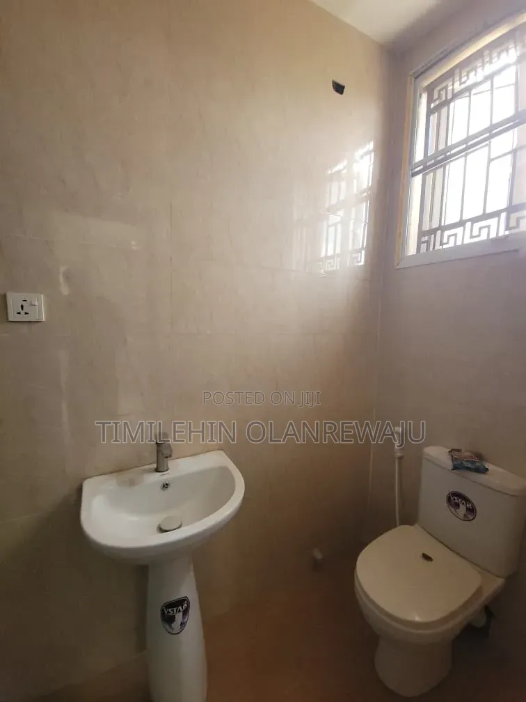 3bdrm Duplex in Kolapo Ishola Gra, Akobo for rent