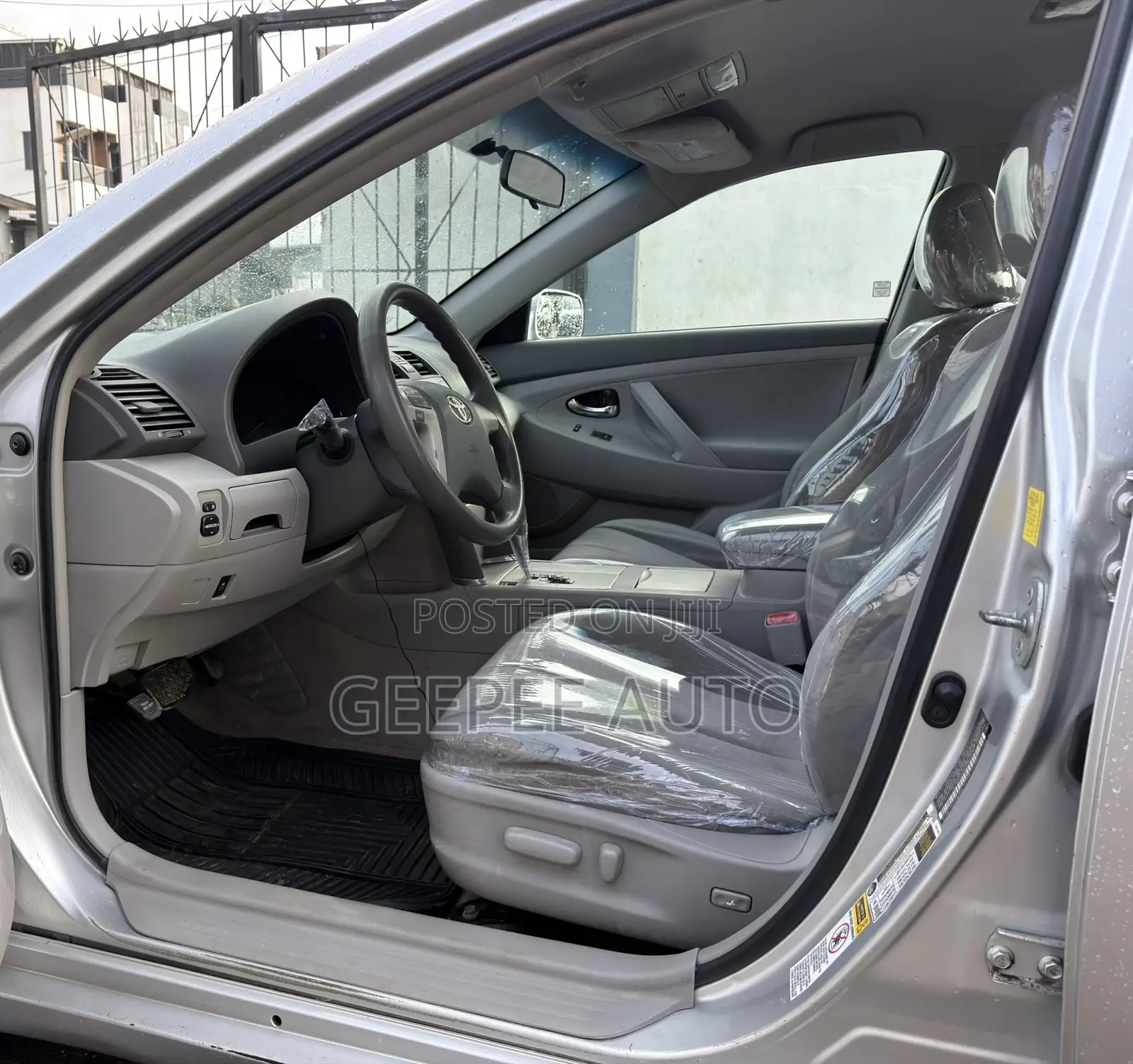 Toyota Camry LE 4dr Sedan (2.5L 4cyl 6A) 2011 Silver