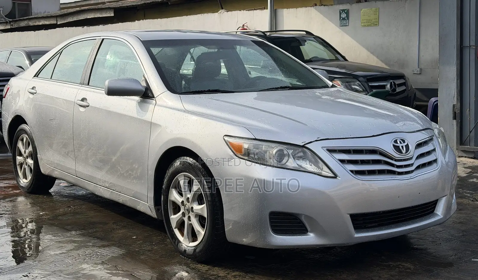 Toyota Camry LE 4dr Sedan (2.5L 4cyl 6A) 2011 Silver