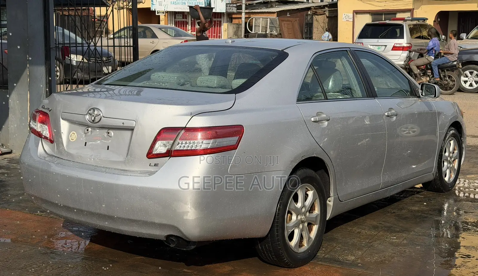 Toyota Camry LE 4dr Sedan (2.5L 4cyl 6A) 2011 Silver